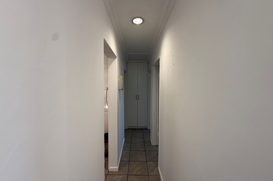 To Let 2 Bedroom Property for Rent in Oakglen Western Cape